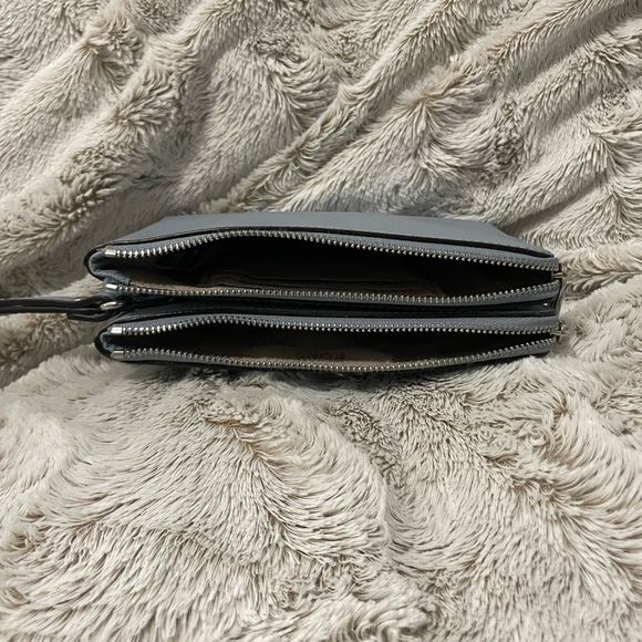 Michael Kors Clutch Purse Jet Set Travel - Picture 4 of 4